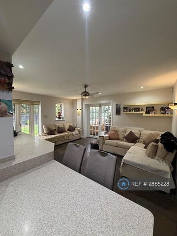 1 bedroom in a house share to rent - Photo 3