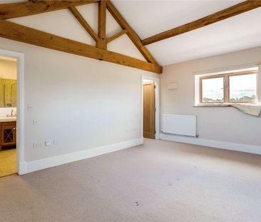 An exquisite four bedroom, four bathroom barn conversion with South... - Photo 1