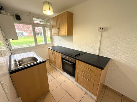 studio to rent Station Street, Middleport, ST6 - Photo 2