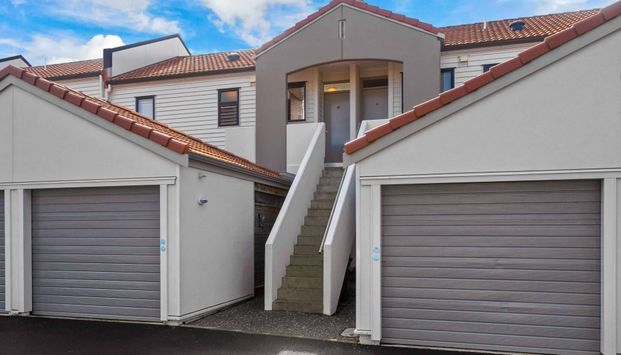 two-bedroom apartment - Photo 1