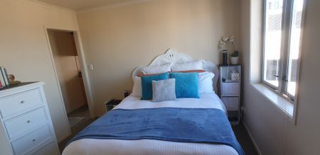 PENTHOUSE - 2 Bedrooms, Unfurnished, CAR PARK Included - Photo 3