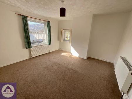 2 bedroom maisonette to rent - Photo 3