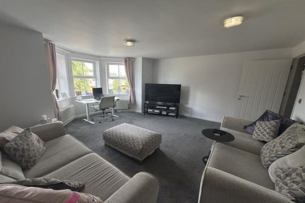 2 Bedroom Apartment HOMEOW - Photo 1