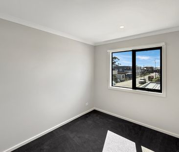 🏡 Brand New 4-Bedroom Townhouse in Wollert - Photo 2