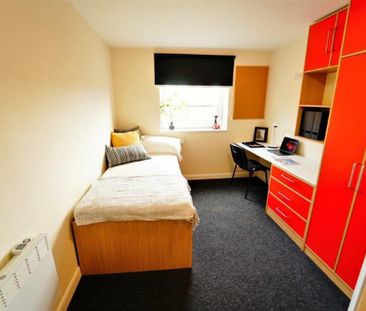1 bedroom in a flat share to rent - Photo 1