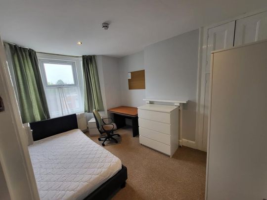 6 bedroom house - Photo 1