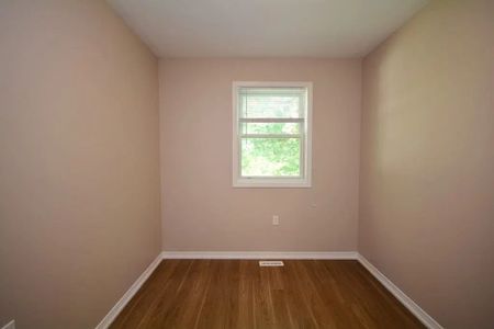 For Lease - 26 Louise Lane Unit# Main Fl, Orillia, Ontario - Photo 3