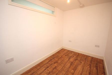 2 Bedroom Flat / Apartment to let - Photo 4