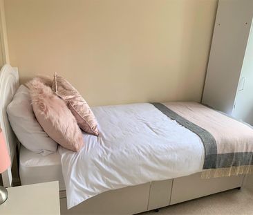 The Thorns, Marlborough, SN8 - Photo 6