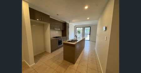 New carpet 4 Bedroom Townhouse Ready For Lease! - Photo 2
