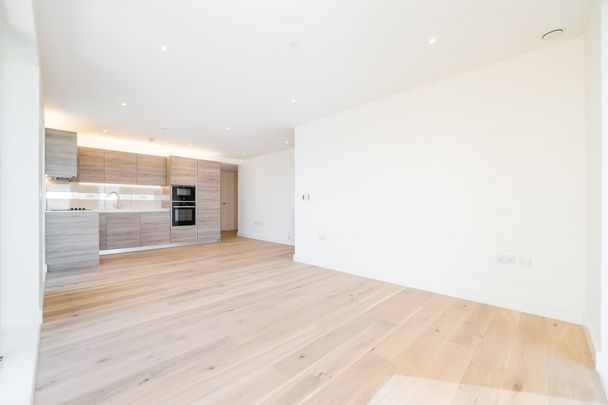 Deveraux House, London, SE18 - Photo 1