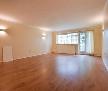 3 bedroom flat to rent - Photo 1