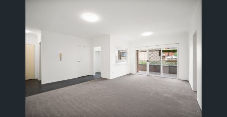 Newly Renovated Two-Bedroom Apartment in Prime Coastal Location - Photo 5