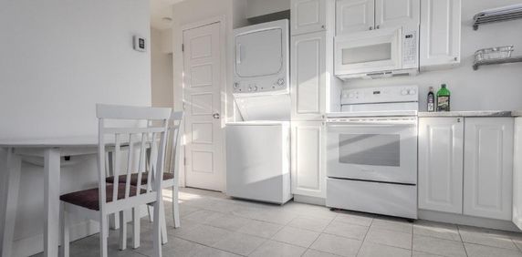 Beau 3 1/2 meublé avec les électroménagers inclus ! - Photo 2