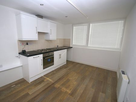 Flat to rent on - Photo 3