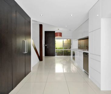 Secluded, Stylish & Sunlit Corner Townhouse in 'Kinrara Mews' - Photo 4