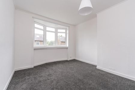 3 bedroom flat to rent - Photo 2