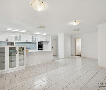 Comfortable Family Living with Plenty of Space - Photo 5