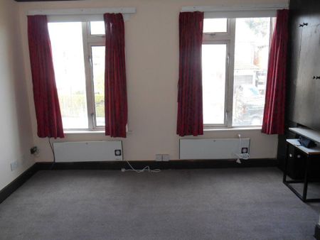 2 bedroom maisonette to rent - Photo 3