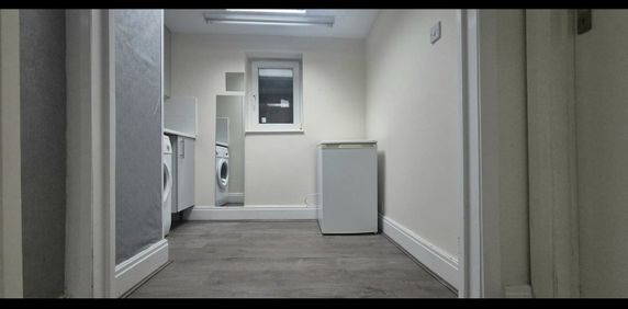 Studio Flat, Beverley Gardens, NW11 - Photo 2