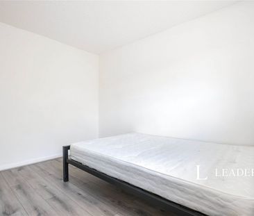 3 bedroom apartment to rent South Oval, Northampton, Northamptonshi... - Photo 3