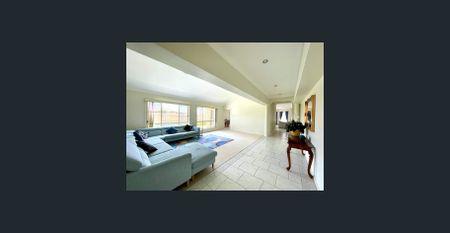 Tranquil Elegance in Homestead Run: 3-Bedroom Family Home in Seabrook - Photo 4