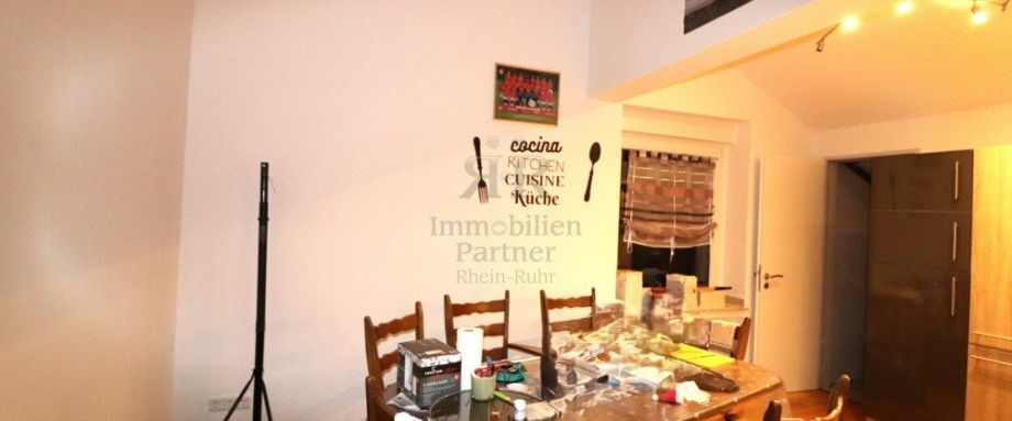 Voerde-Zentrum! Helle Dachgeschosswohnung mit Loggia und großzügiger Raumaufteilung! - Foto 1