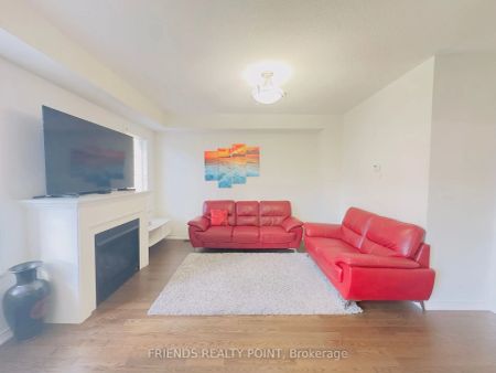 Condo Townhouse For Lease | E9233655 - Photo 2