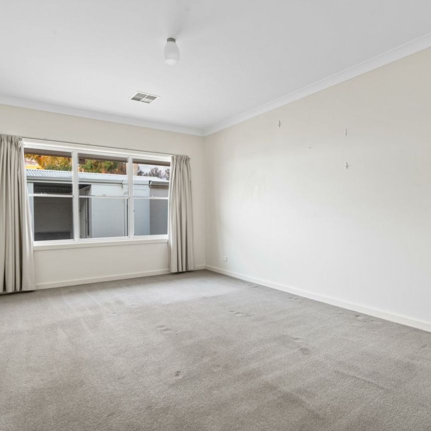 Your 5 Bedroom luxury home awaits in a prestigious location, ready to move in - Photo 1