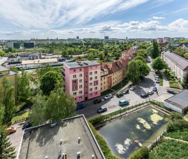 Umeblowana kawalerka z pięknym widokiem - Photo 1