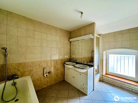 Location Appartement 4 pièces 74m² ROANNE 42300 - Photo 3