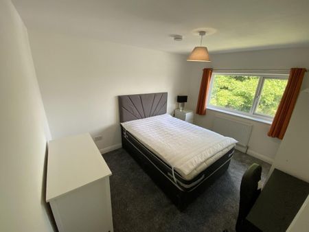 4 bedroom semi-detached house to rent - Photo 3