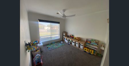 LARGE FAMILY HOME - Photo 4