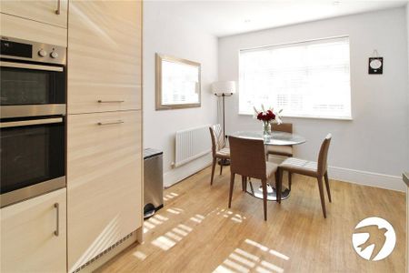 4 bedroom terraced house to rent - Photo 3