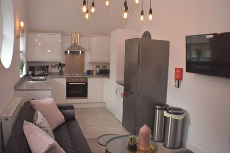 1 bedroom in a house share to rent - Photo 4