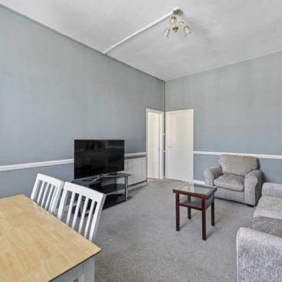 2 bedroom property to rent in London - Photo 1