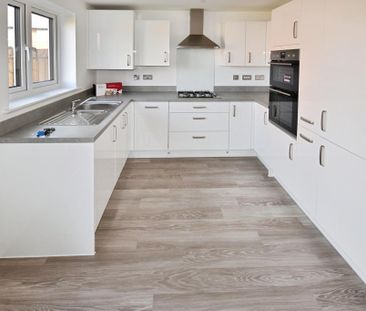 3 bedroom semi-detached house to rent - Photo 5