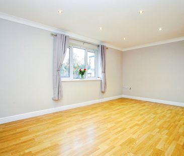 2 Bed Flat, Chantry Court, LS27 - Photo 1