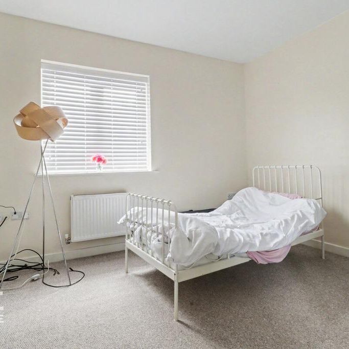 2 bedroom coach house to rent - Photo 1