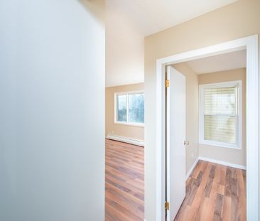 Alexander Apartments - Photo 1