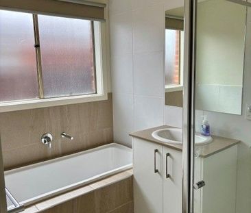 Close proximity to parklands, schools and shopping! - Photo 5