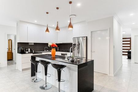 Stylish Four Bedroom Home - Photo 4