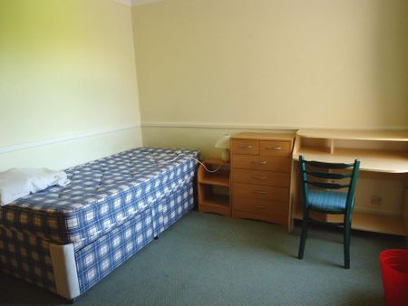 Bournemouth Sedgley Road Winton, BH9, Dorset - Photo 2