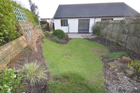 2 bedroom semi-detached bungalow to rent - Photo 3