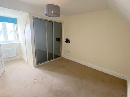 2 bedroom coach house to rent - Photo 2