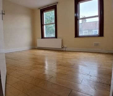 3 Bed Semi-Detached House, Perth Road, E13 - Photo 4