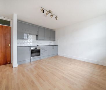 Arundel Court, South Parade, Southsea - Photo 4