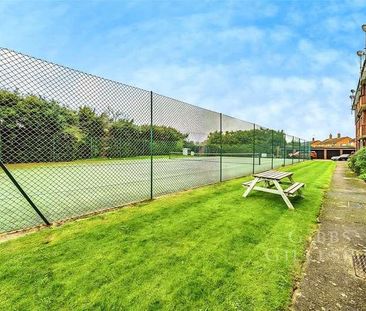 Green Tiles, Green Tiles Lane, Denham, Uxbridge, UB9 - Photo 2