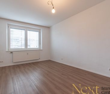 Teilsanierte 2-Zimmer-Altbauwohnung mit nagelneuer Einbauküche in L... - Photo 5