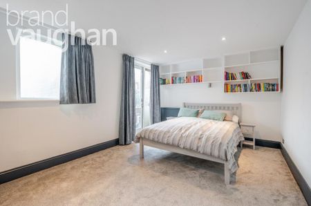 3 bedroom flat to rent - Photo 3